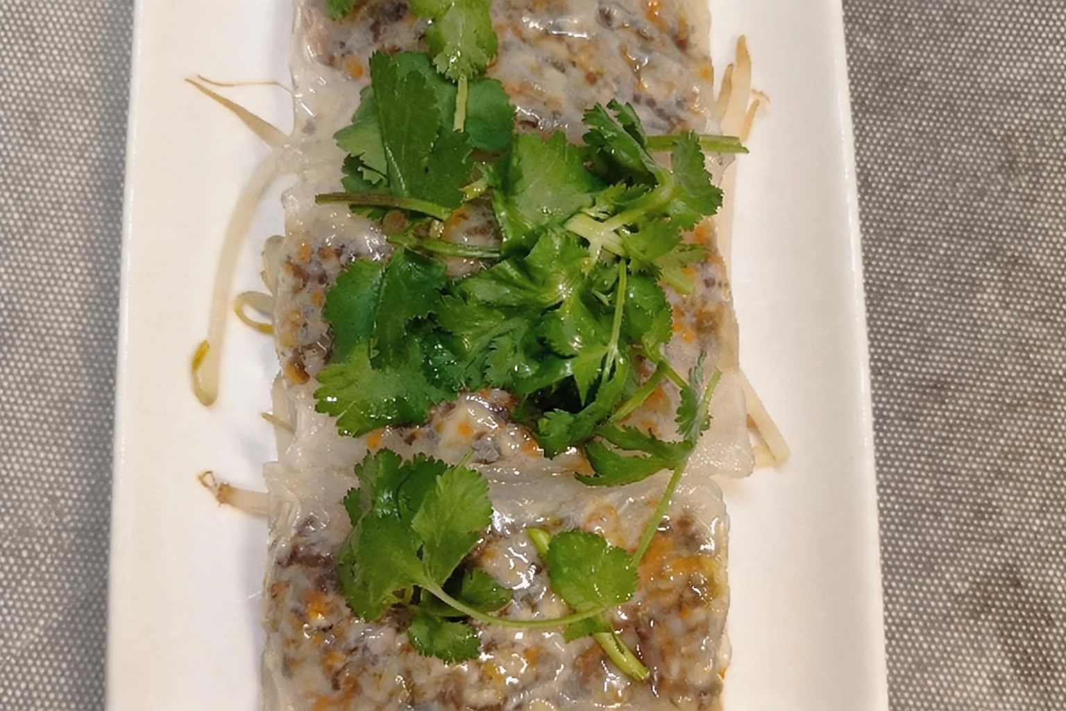 V8 Vietnamese raviolis, white rectangular plate, grey placemat